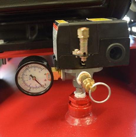 Compresor de aire lubricado de 2 etapas con motor eléctrico de 10 HP y tanque de 500L.