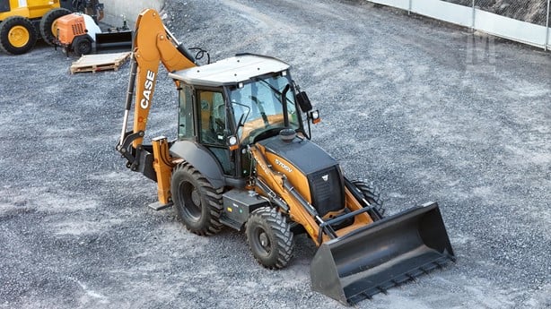 2023 CASE 570SV Retro-Excavadora