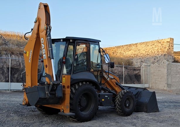 2023 CASE 570SV Retro-Excavadora