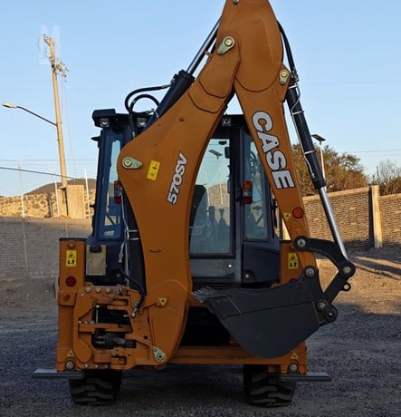 2023 CASE 570SV Retro-Excavadora