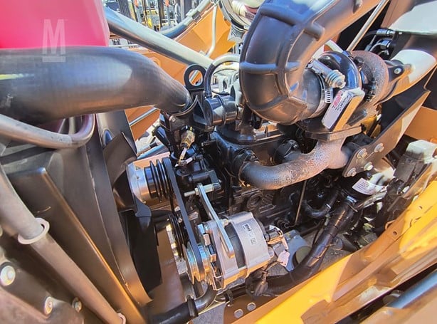 2023 CASE 570SV Retro-Excavadora