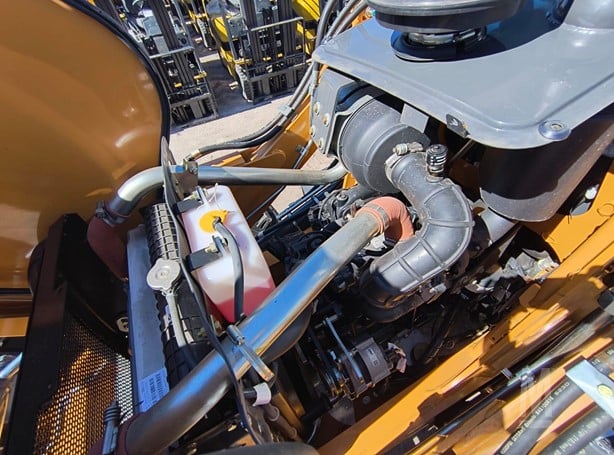 2023 CASE 570SV Retro-Excavadora