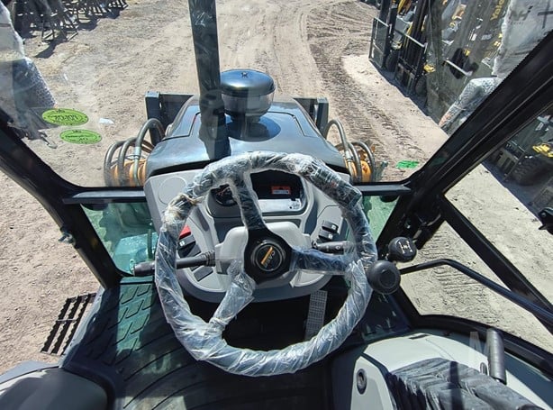 2023 CASE 570SV Retro-Excavadora