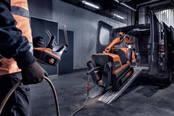 Robot de Demolición Husqvarna DXR 145 - Control Remoto, Alta Potencia y Versatilidad