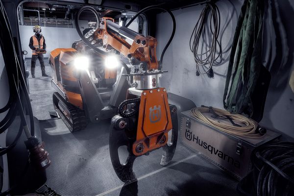 Robot de Demolición Husqvarna DXR 145 - Control Remoto, Alta Potencia y Versatilidad